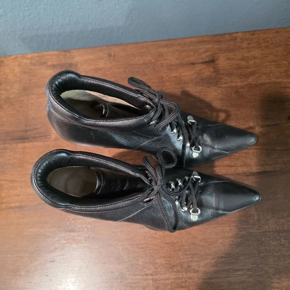 MICHAEL KORS Pebbled Leather Lace-Up Heeled Bootie Pointed 8 Black Witchy Goth